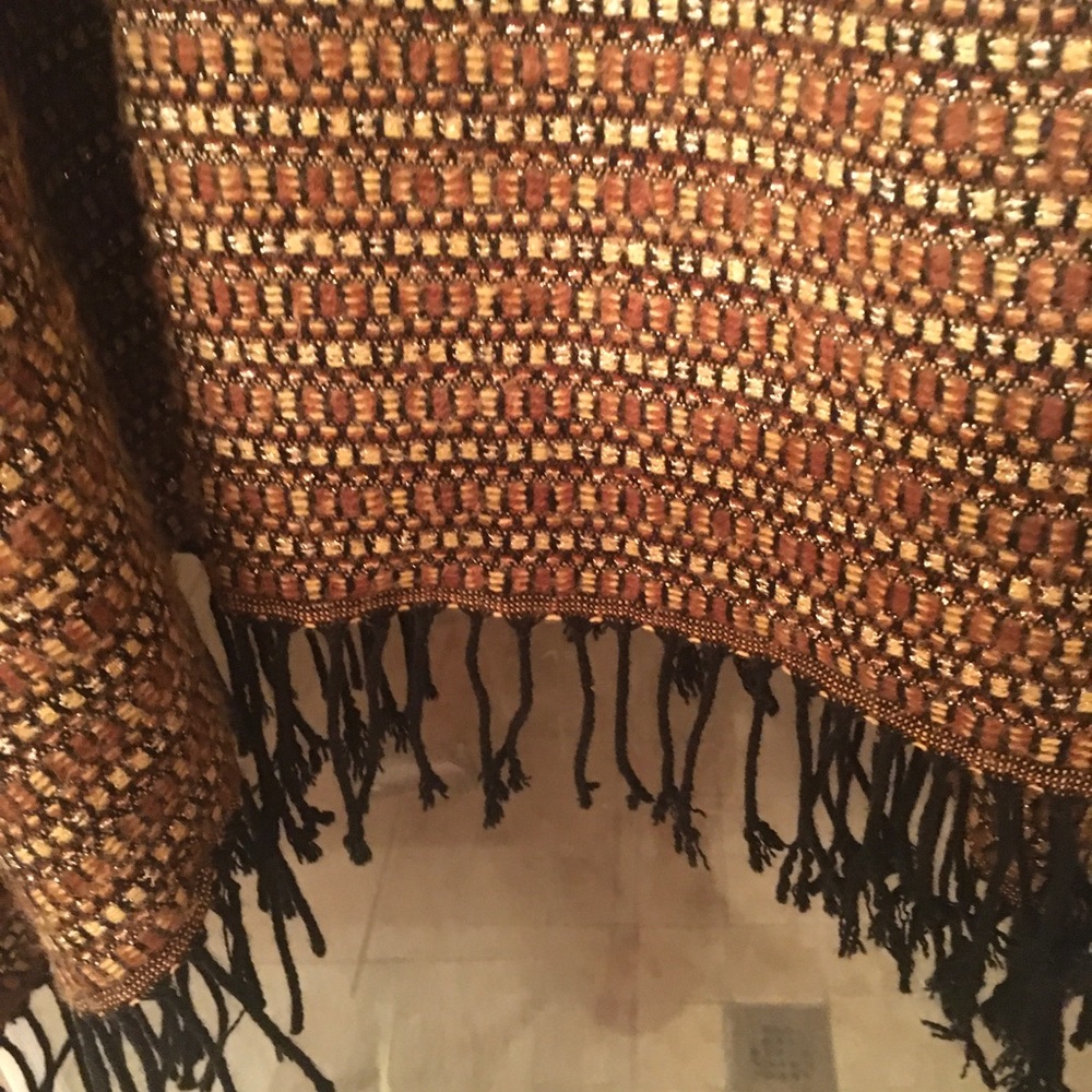 Shawl - Picture 2 of 5